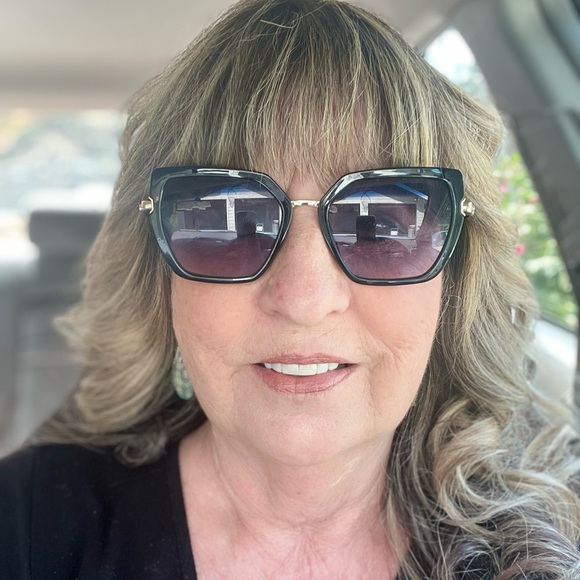 Meet your Posher, Didi - Picture 1 of 1